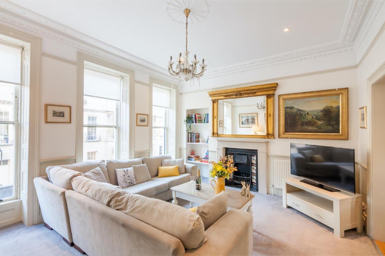 City Centre Stunning House-Roman Baths - 3Min Walk - 4 Bedrooms エクステリア 写真