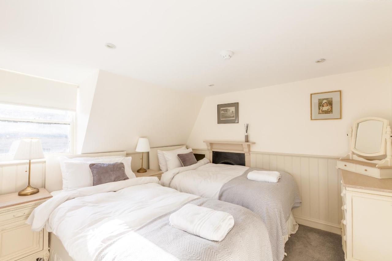 City Centre Stunning House-Roman Baths - 3Min Walk - 4 Bedrooms エクステリア 写真
