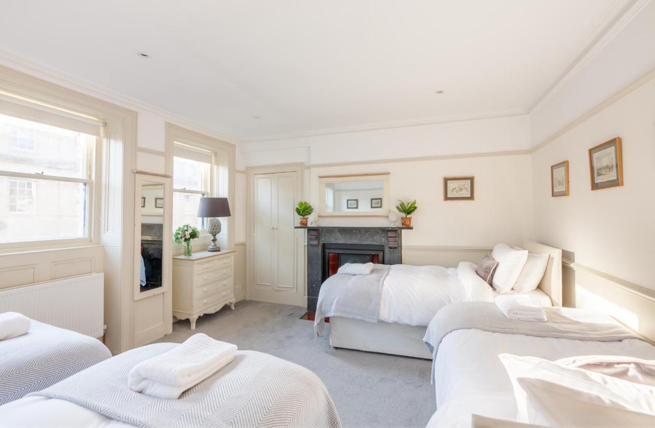 City Centre Stunning House-Roman Baths - 3Min Walk - 4 Bedrooms エクステリア 写真