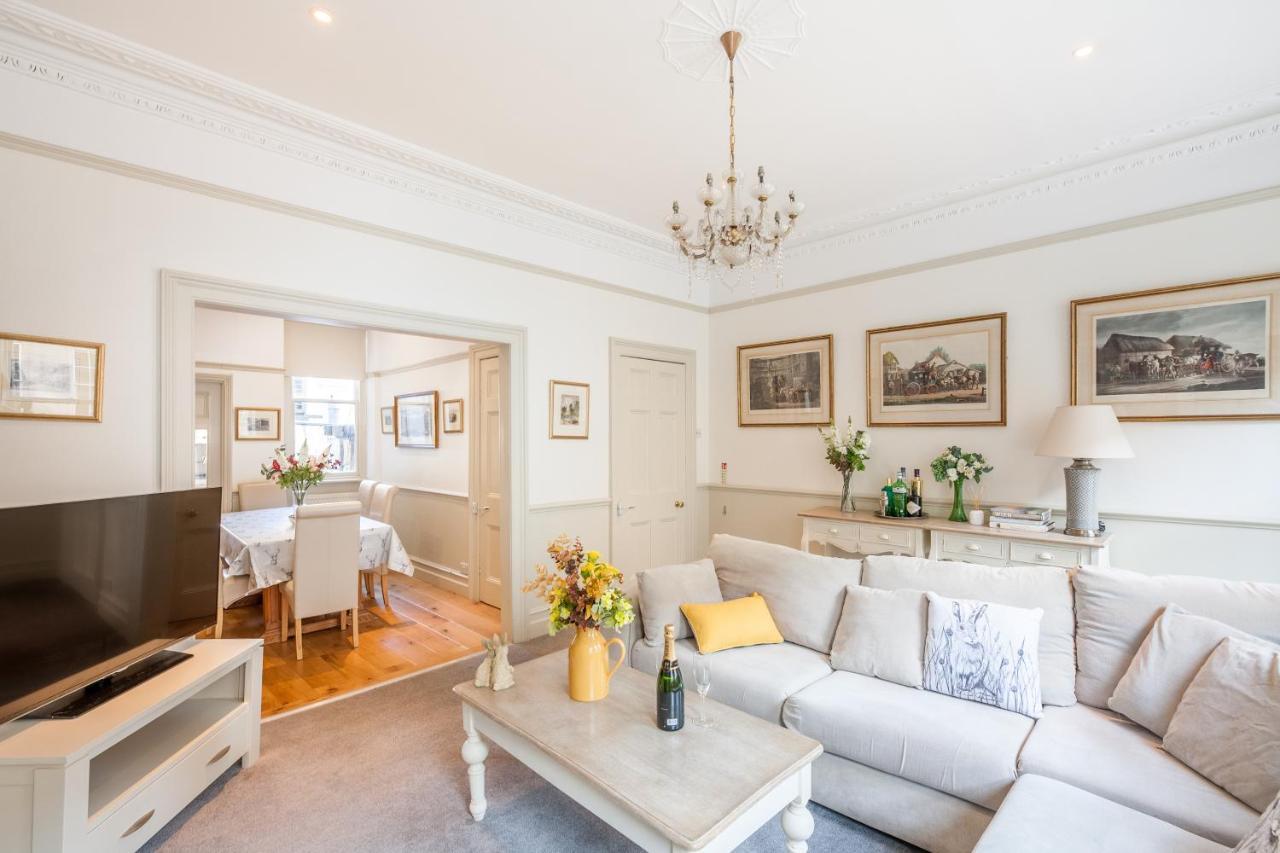 City Centre Stunning House-Roman Baths - 3Min Walk - 4 Bedrooms エクステリア 写真