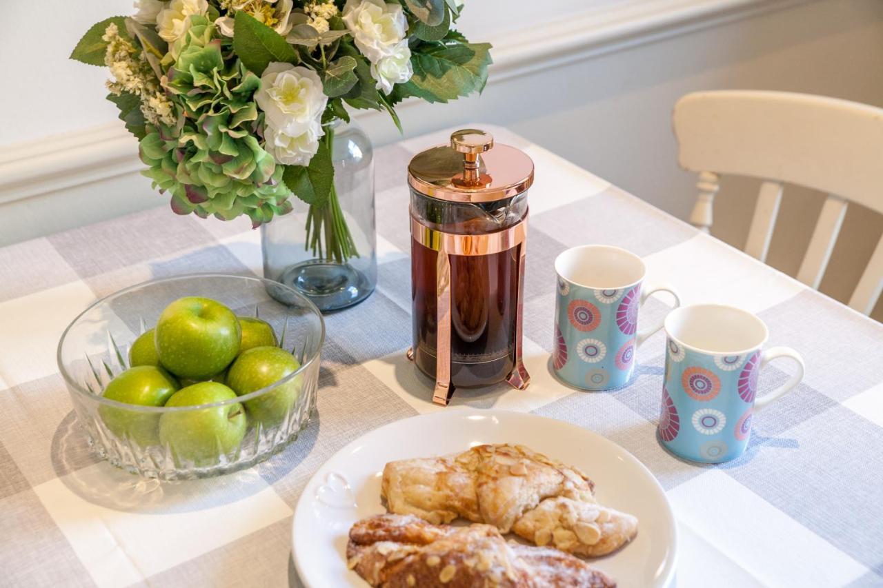 City Centre Stunning House-Roman Baths - 3Min Walk - 4 Bedrooms エクステリア 写真