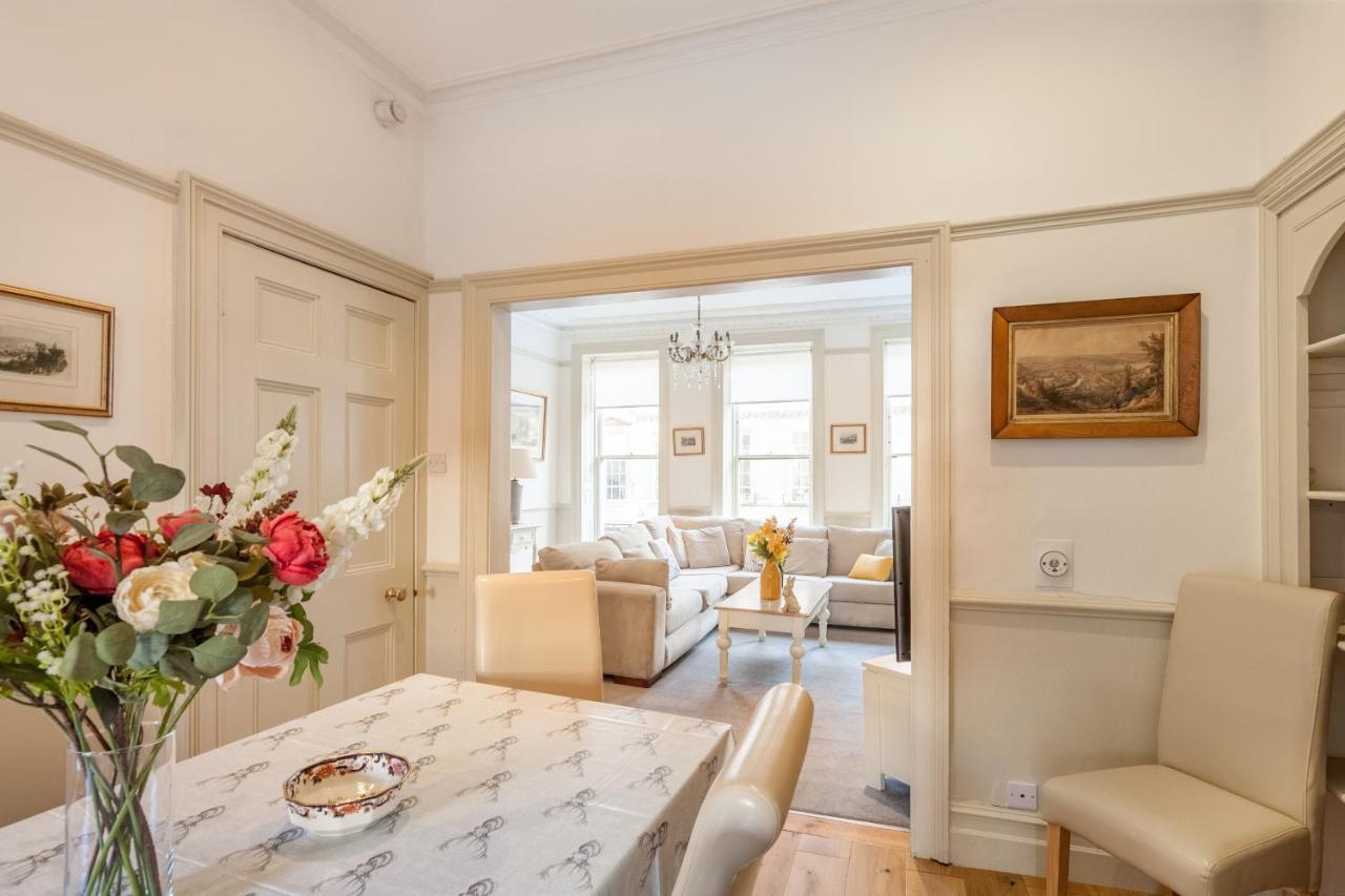 City Centre Stunning House-Roman Baths - 3Min Walk - 4 Bedrooms エクステリア 写真