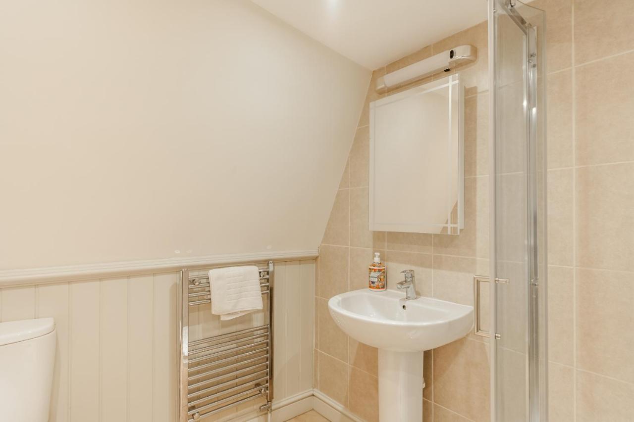 City Centre Stunning House-Roman Baths - 3Min Walk - 4 Bedrooms エクステリア 写真