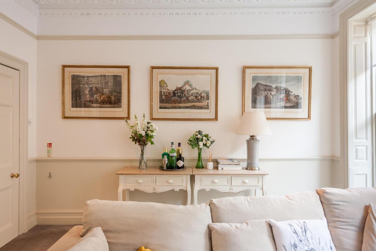 City Centre Stunning House-Roman Baths - 3Min Walk - 4 Bedrooms エクステリア 写真